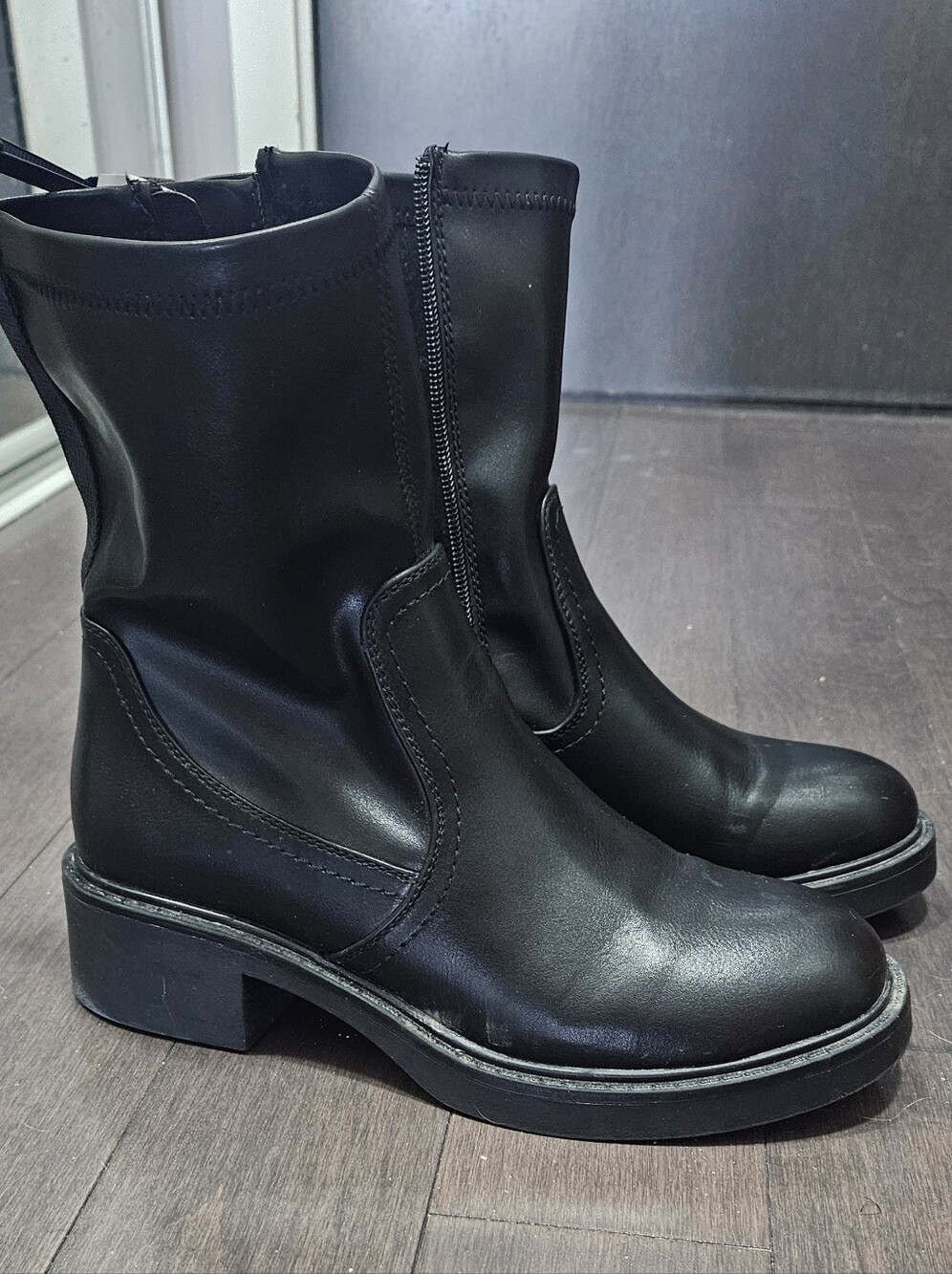 ✨️SALE✨️ Steve Madden Bravely Black Zip Ankle Boots